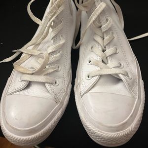 Women’s 7/Mens 5 White Leather Chuck Taylor Allstar Converse Hightop Sneaker